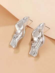 1 paar metalen asymmetrische abstracte bladoorbellen, vintage minimalistische mode-sieraden, geschikt voor dagelijks werk, vakanties, feesten en banketten voor vrouwen