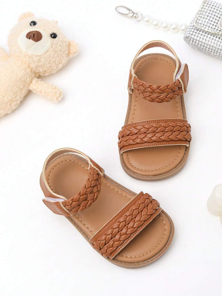 1 Pair Vintage Style Baby/Toddler Girls Woven Beach Sandals - Brown - View 1