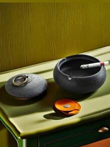 Ceramic Ashtray With Lid Round Cigar Ashtray Suitable For Home, Office, Bar/Restaurant, Also Can Be Used As Table Decoration. Office/Home Decoration, Smoking Set, Ashtray, Portable Car Ashtray, Mahogany Ashtray. Ceramic Collection Ornaments. Halloween/Christmas Decoration Ornaments. Holiday Gifts. Great Gift For Smokers (Kiln Fired, Appearance Has Been Changed) Gift For Smokers