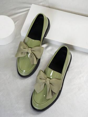 绿色蝴蝶结装饰女士乐福鞋，舒适低跟女士平底休闲鞋，适合所有季节