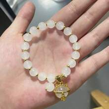 1 pièce Élégant bracelet perles d'opale avec pendentif chat - Chic blanc et doré, cadeau parfait pour les femmes, bijou polyvalent pour le port quotidien et les fêtes