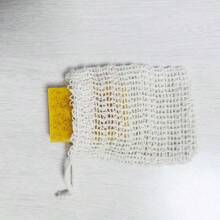 Set Of 3 Handmade Soaps Each)With Foam Nets Featuring Turmeric, Lemon, And Kojic Acid. These Soaps Provide Deep Cleansing, Oil Control, And Hydration, Suitable For Body Cleansing. They Are Gentle And Non-Irritating, Leaving A Long-Lasting Fragrance, Perfect For Bathing And Facial Washing