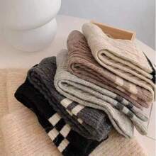 5 Paar zufällige minimalistische doppelt gestreifte Kollegstil warme Wollmischung Knöchelsocken für Herren, geeignet für Schneestiefel Oversized Socken