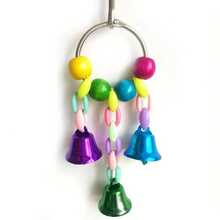Juguete de campanas para pájaros, campana colgante para jaula con sonido dulce, campanas de cuentas de madera coloridas para agapornis, grises africanos, cacatúas y periquitos - L - Ver 7