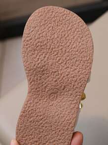 1 双儿童女童时尚平底凉鞋，夏季儿童罗马鞋带金属扣公主鞋 - 白色 - 查看 8