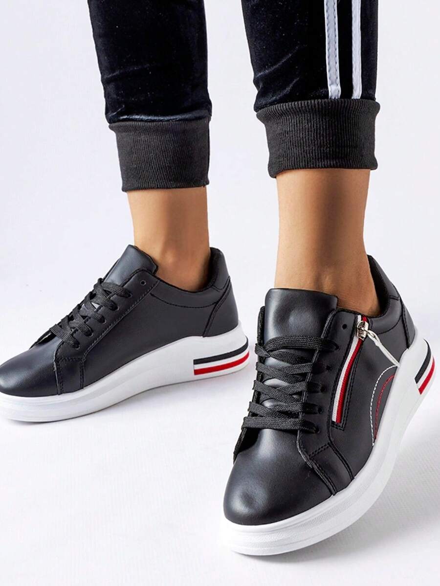 Anaunia Black Sneakers With A White Sole