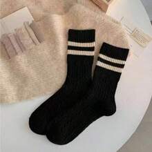 5 Paar zufällige minimalistische doppelt gestreifte Kollegstil warme Wollmischung Knöchelsocken für Herren, geeignet für Schneestiefel Oversized Socken