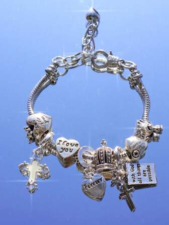 1 件 Y2K 吊坠手链、1 件复古街头时尚吊坠手链、1 件和心形吊坠手链