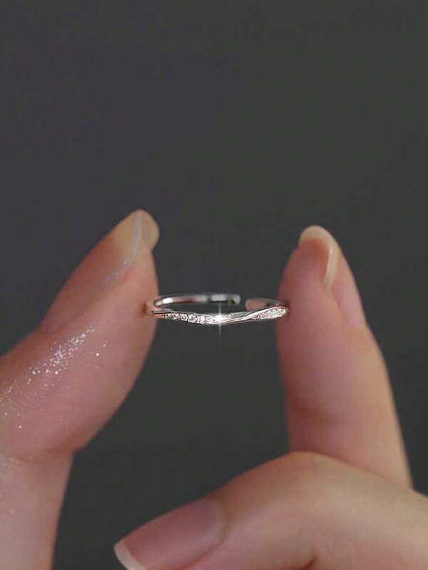 1pc Women's Fashionable Elegant Minimalist Adjustable Moebius Ring, Suitable For Daily Wear And Holiday Gift