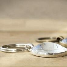 Inspirational Family Keychain Set - Iron Alloy, Simple Style Circular Pendants With Heartfelt Quotes - Perfect Gift For Sisters, Sons, Daughters, Relatives For Birthdays, Christmas, Thanksgiving