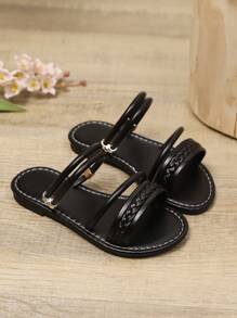 1 par de sandalias planas de playa de niñas pequeñas/niñas pequeñas de PU trenzado negro con correa de hebilla ajustable, punta redonda, antideslizante, sandalias romanas de moda y lindas para el hogar, adecuadas para niñas de 3 a 15 años, uso diario casual, fiesta, vacaciones, verano nuevo