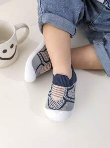 1 双幼儿软底防滑网眼透气步行鞋，适合男孩和女孩