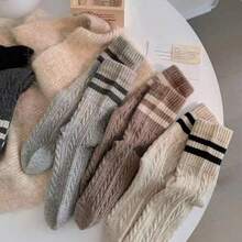 5 Paar zufällige minimalistische doppelt gestreifte Kollegstil warme Wollmischung Knöchelsocken für Herren, geeignet für Schneestiefel Oversized Socken