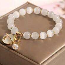 1 pièce Élégant bracelet perles d'opale avec pendentif chat - Chic blanc et doré, cadeau parfait pour les femmes, bijou polyvalent pour le port quotidien et les fêtes