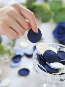 MEHELANY 300/60片人造深蓝色玫瑰花瓣，1.26英寸丝绸般质感花瓣，适用于浪漫婚礼、新娘送礼会、花童篮、餐桌装饰、婚礼蛋糕、走道地毯、周年纪念、情人节、生日、派对装饰（混色） - 海軍藍 - 查看 3