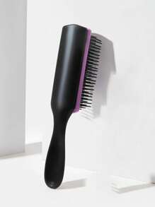 黑色时尚防滑按摩梳，1件装，适用于理发店、美容院、旅行、返校季、度假等各种场合，是女性美发必备品。这款梳子套装包含多种梳子，例如：发梳、边缘梳、梳头、梳子、解结梳、球形梳、迷你梳、木梳、梳子、背梳、发梳、边缘梳、梳头、梳子、迷你梳、解结梳、美发产品、美发工具、护发用品、卷发梳、理发师、理发配件、美发设备、旅行必备品、发型、美发、发梳、背梳、造型梳、卷发梳、边缘梳、梳子、梳头、梳子套装、梳头、卷发梳、解结梳等。女性、头发、旅行、美发产品、美发工具、美发用品、理发师、理发配件、理发店、美发设备 - 彩色 - 查看 2