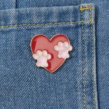 Broche de solapa con diseño de corazón y pata, hecho de aleación de zinc esmaltada, adecuado para ropa, bolsos, sombreros, todo el año; gran regalo para amigos, fans, compañeros de clase