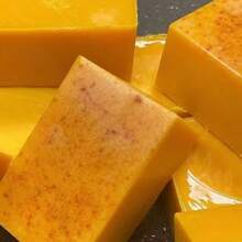 Set Of 3 Handmade Soaps Each)With Foam Nets Featuring Turmeric, Lemon, And Kojic Acid. These Soaps Provide Deep Cleansing, Oil Control, And Hydration, Suitable For Body Cleansing. They Are Gentle And Non-Irritating, Leaving A Long-Lasting Fragrance, Perfect For Bathing And Facial Washing