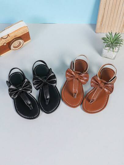 1 双黑色时尚女婴凉鞋，纯色 PU 材质，带蝴蝶结装饰的趾带，带扣和钩环设计，圆头，平底，适合 3-15 岁女孩，日常休闲户外穿着，2025 年春夏