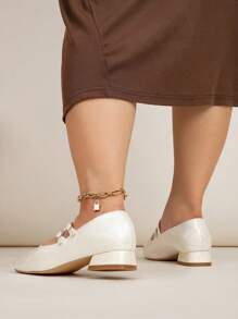 宽版大码女式低跟鞋，粗跟方头玛丽珍鞋，适合通勤和工作