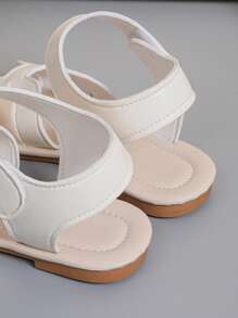 1 Pair Plus Size Girls' Ivory Flat Sandals, Solid Color PU Stitching Strap, Buckle Closure, Round Toe Open Toe, Fashion Luxury Cute Roman Sandals, Suitable For 3-16 Years Old Students Daily Casual Vacation Travel Outdoor Wear, Spring/Summer 2025 Runs Small By 1 Size - Beige - View 5