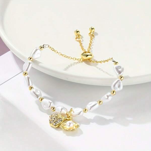 Elegante barokstijl nepparel- en schelpenbedelarmband, geschikt voor casual of feestelijke gelegenheden