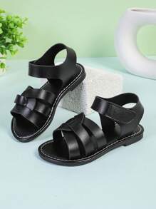 1 paire de sandales plates à bout fermé en PU tissé noir pour filles, à la mode et mignonnes, adaptées aux garçons et aux filles de 3 à 15 ans, tenue décontractée au quotidien, nouvelle collection printemps/été 2025