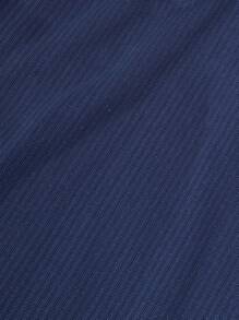 Elegante top de tirantes cruzados sin espalda con escote en V profundo para mujer, confeccionado en poliéster de largo regular con detalles recortados, perfecto para salir de noche. - Azul - Ver 8