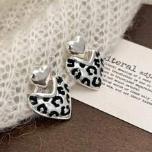 2 件/1 对复古豹纹 Maillard 独特个性化心形耳钉，适合女性日常穿着