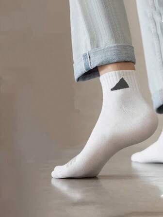 3/6 双男女款经典黑白中筒袜