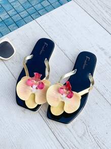 Nuevas sandalias tipo flip flop de tacón bajo y elegante diseño floral para mujer 2025, sandalias casuales para usar con vestidos, versátiles para el verano