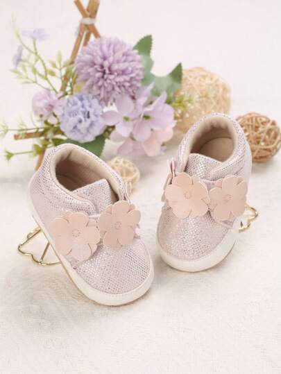 1双0-1岁婴儿软底亮面皮革运动鞋，春秋季