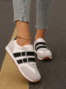 迷人的四季必备单品！专为年轻女性设计，适合日常锻炼。优质皮革和绒面革拼接，精湛工艺彰显品质。独特波浪色块元素，打破单调。圆头低帮超舒适，平底设计，活动自如，引领时尚运动鞋。 - 黑與白 - 查看 7