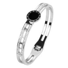 3 件套钻石镶嵌三叶草花朵螺丝设计吊坠和不锈钢手链珠宝礼物