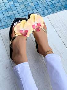 Nuevas sandalias tipo flip flop de tacón bajo y elegante diseño floral para mujer 2025, sandalias casuales para usar con vestidos, versátiles para el verano