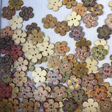 50 piezas Botones de madera con diseño de flores vintage, botones decorativos de 2 orificios, perfectos para coser, ropa, manualidades y accesorios DIY