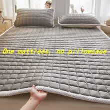 1 pièce Surmatelas super doux en velours de soie de lait gris, mince. Conception matelassée avec sangles aux coins pour une installation facile. Respirant et chaud. Convient pour la chambre à coucher, le canapé, le camping en automne/hiver (taie d'oreiller non incluse)
