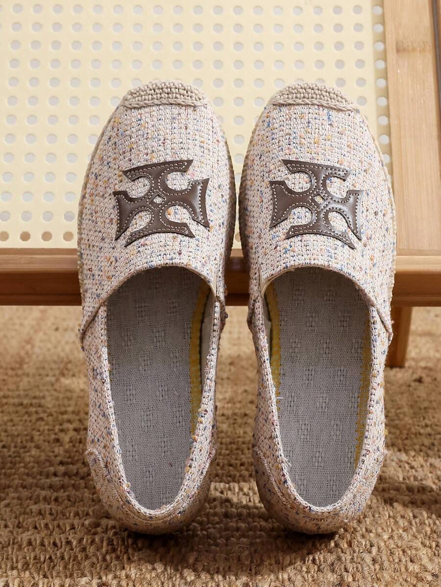 2025 春季时尚 Espadrille 一脚蹬休闲帆布鞋，女士米色平底百搭船鞋，黑色和米色