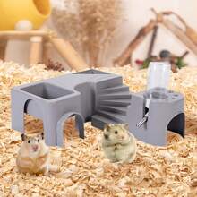 Cage à hamster avec un jouet bouilloire, bol à nourriture, plateforme de salle de bain, maison d'évasion et base de cage. Combinaison de cage en fil d'or et de jouet