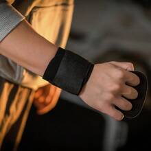 3-Hole Fitness Gloves With Wrist Support Pad, Suitable For Pull-Ups, Deadlifts, Weightlifting. Elastic & Adjustable Wrist Strap, 3 Finger Resistance Hole Design, Adhesive, Non-Slip, Wear-Resistant