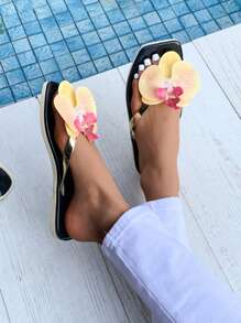 Nuevas sandalias tipo flip flop de tacón bajo y elegante diseño floral para mujer 2025, sandalias casuales para usar con vestidos, versátiles para el verano