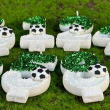 Candele numerate creative a forma di pallone da calcio, per trasformare la celebrazione del compleanno in un momento speciale. Utilizza candele numerate creative per aggiungere un rituale unico per ogni giornata importante. Rendere questo momento una luce eterna nel tuo cuore. Regalo di compleanno, regalo per festività, regalo per feste, regalo di San Valentino, decorazione per festività - Verde e bianco - Visualizzare 9