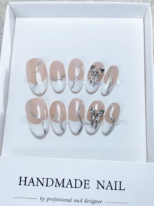 10 piezas de uñas hechas a mano de FAIRYPLUS, decoración de mariposa de alta gama temperamental en color desnudo suave, polvos de espejo plateado pintados a mano de forma pura para blanquear, estilo lujoso y simple de uñas postizas