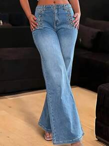 High-Waisted Mom Jeans With Multiple Buttons, Wide-Leg Jeans For Women, Oversized Boyfriend Style Flared Jeans With Button Details For Women, Blue Button Mid-Waist Flared Jeans, Women's Cropped Jeans, High-Quality Designed Jeans, Button Mid-Waist Slimming And Hip-Lifting Flared Jeans, Boot-Cut Jeans The Hem Of The Trousers Has A Folding Design. The Trousers Are In Flared And Straight Styles, With A Washed And Aged Look. There Is No Belt On The Trousers. The Trousers Are Closed By Zippers And Buttons. There Are Four Buttons On Each Side Of The Trousers As Decoration. There Is A Back Pocket - 藍色 - 查看 1