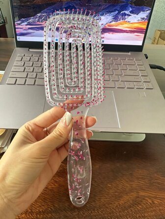 Everyone Adores This Comb With An Adorable And Delicate Hollow - Out Design. It Makes For A Perfect Valentine's Day Gift. Equipped With A Scalp - Massaging Function, It Can Be Used On Both Dry And Wet Hair. It Effectively Detangles Hair, Rendering It Smooth And Knot - Free. Its Compact Size Ensures Easy Portability, Allowing You To Carry It Around Effortlessly.
