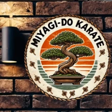 1 Pc Miyagi Karate Bonsai Tree Metal Sign, 19.81x19.81 Cm, Vintage Wall Art Decor, Farmhouse Style Room Wall Decoration, Round Metal Plaque - Vibrant, Colorful Floral Design, 2D Printing, Iron Wall Decor, Suitable For Retro Decorative Wall Art