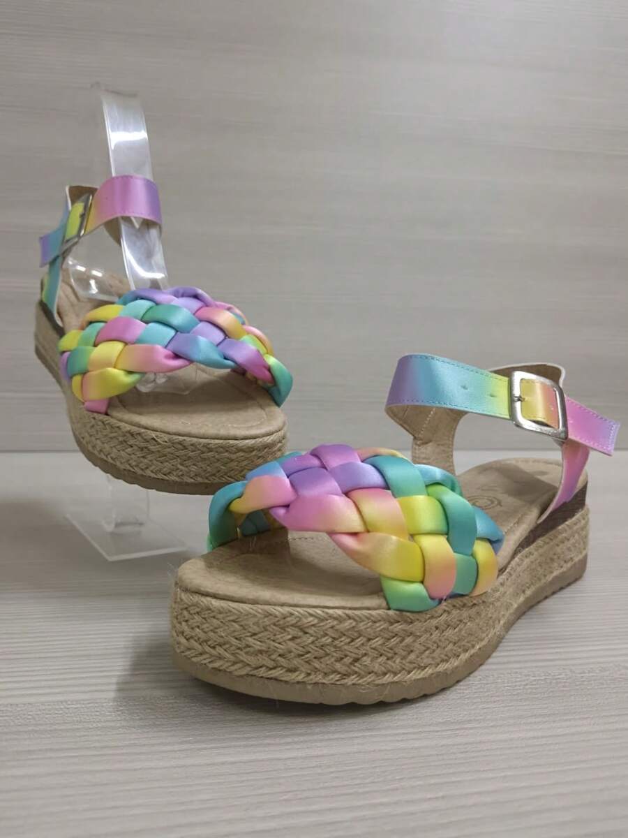 Sandalia de mujer con plataforma y hebilla perfecta para los días calurosos de verano, luce un outfit increíble ya que son cómodos y esteticos - Colores - Ver 1