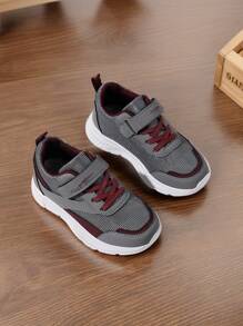 زوج من أحذية رياضية عادية للأطفال باللون الرمادي، أحذية أطفال ربيعية/صيفية من خامة شبكية تنفس ذات إغلاق بكشاف مريح وأنيق، موديل جديد للبنين والبنات للربيع والخريف