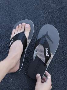 四季撞色人字拖，夏季加大码男士EVA拖鞋，圆头撞色时尚运动风露趾凉鞋，防滑轻便室内/室外一脚蹬拖鞋，平底凉鞋，适合海滩、篝火晚会、居家等多种场合。此款尺码偏小。 - 黑灰 - 查看 5