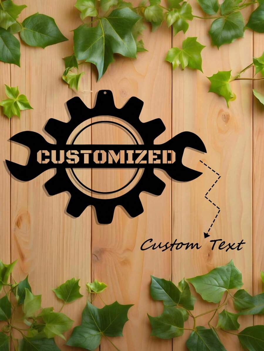 Letrero personalizado con combinación de engranaje mecánico y llave, colisión de elementos industriales que muestra individualidad y artesanía. Colocar en un espacio interior minimalista, junto con vegetación y decoración, para crear un rincón dedicado a quienes aman la mecánica y la artesanía.